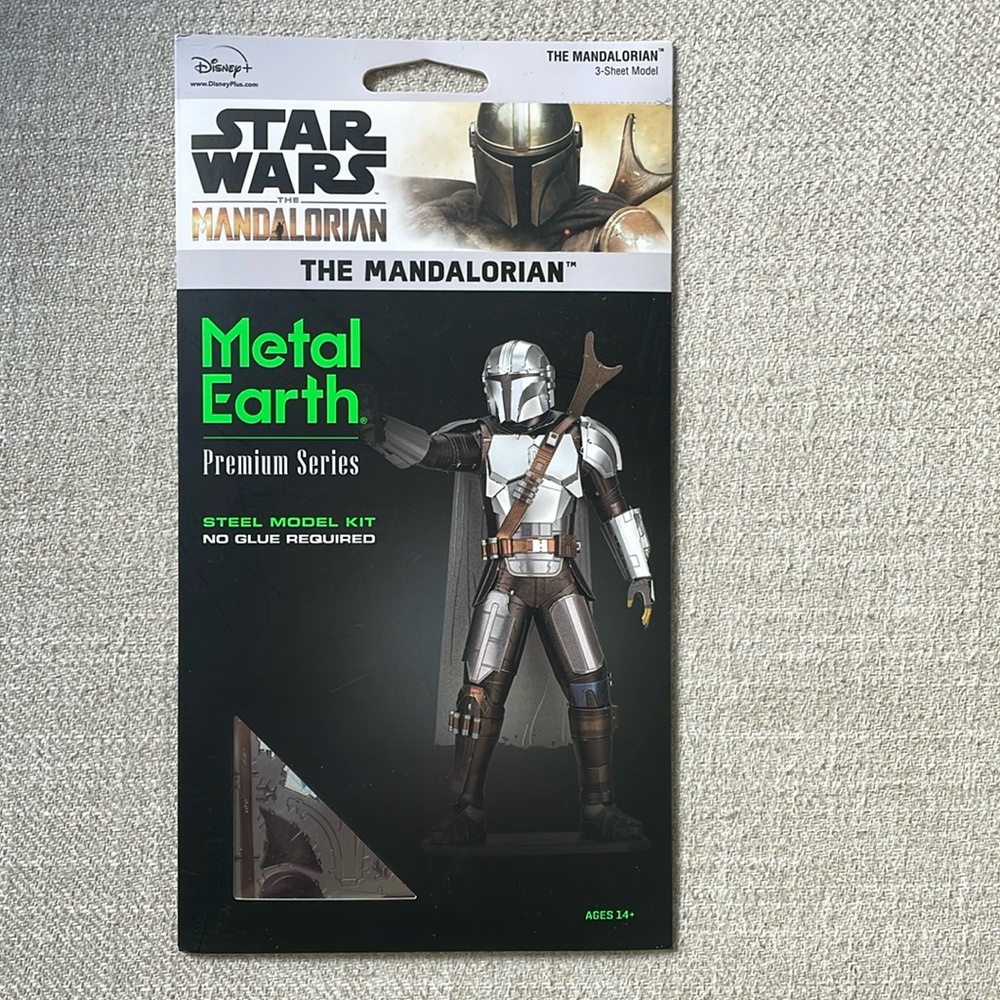 DISNEY STAR WARS MANDALORIAN METAL EARTH STEEL MODEL KIT